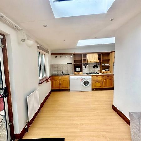 4 Bed House In Daneby Road,Se6 Villa Catford Bagian luar foto