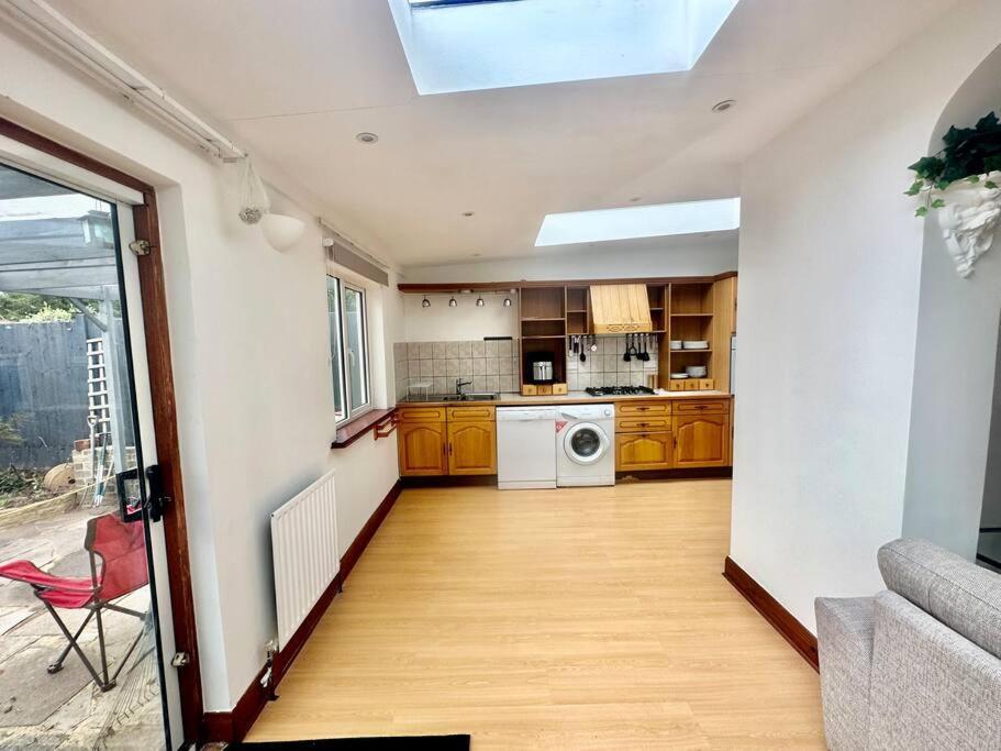 4 Bed House In Daneby Road,Se6 Villa Catford Bagian luar foto