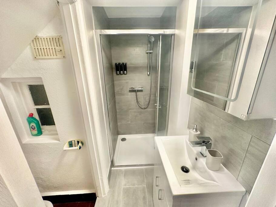 4 Bed House In Daneby Road,Se6 Villa Catford Bagian luar foto