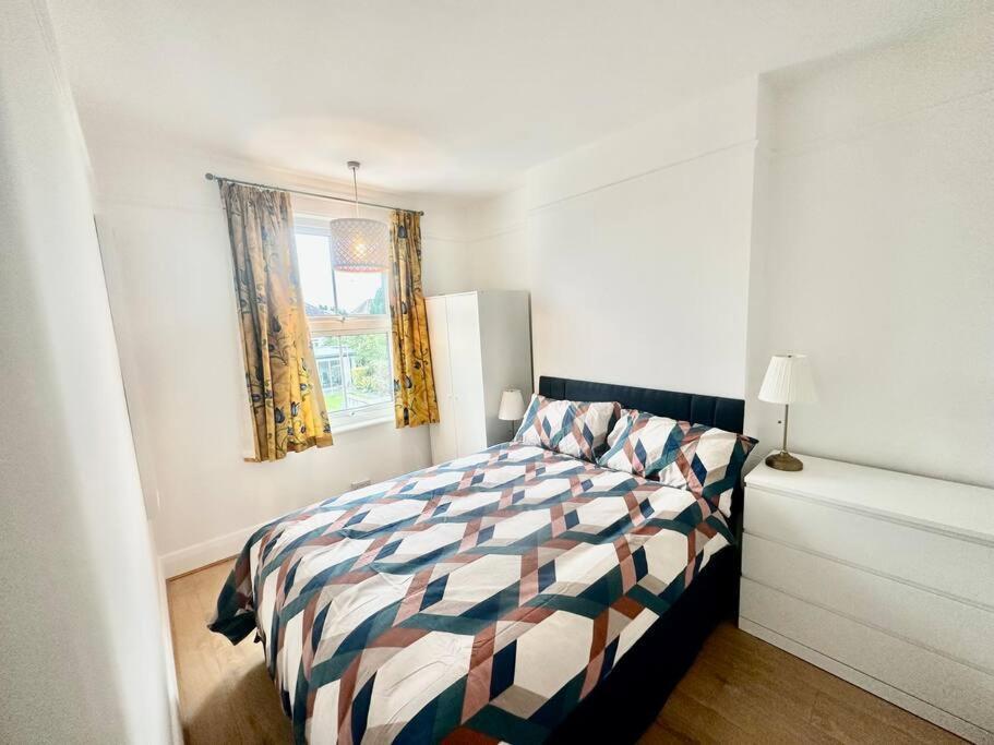 4 Bed House In Daneby Road,Se6 Villa Catford Bagian luar foto