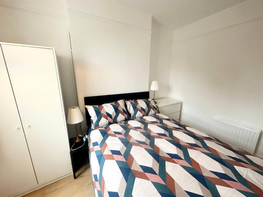 4 Bed House In Daneby Road,Se6 Villa Catford Bagian luar foto