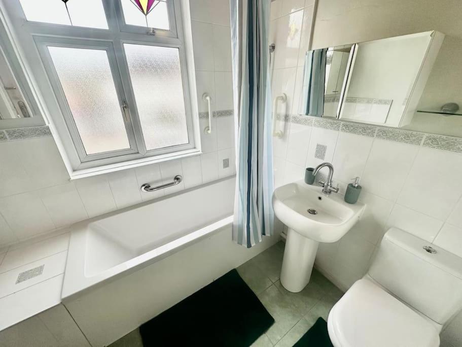 4 Bed House In Daneby Road,Se6 Villa Catford Bagian luar foto