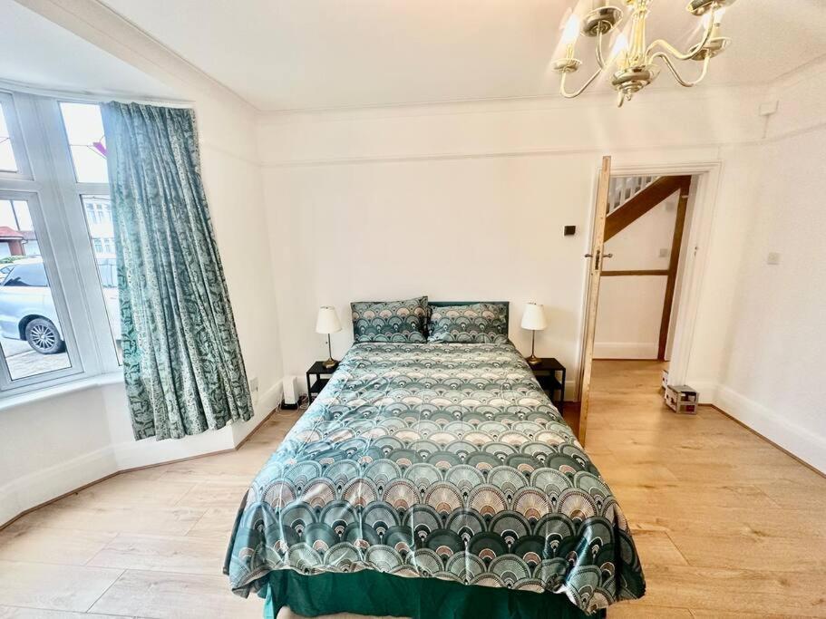 4 Bed House In Daneby Road,Se6 Villa Catford Bagian luar foto