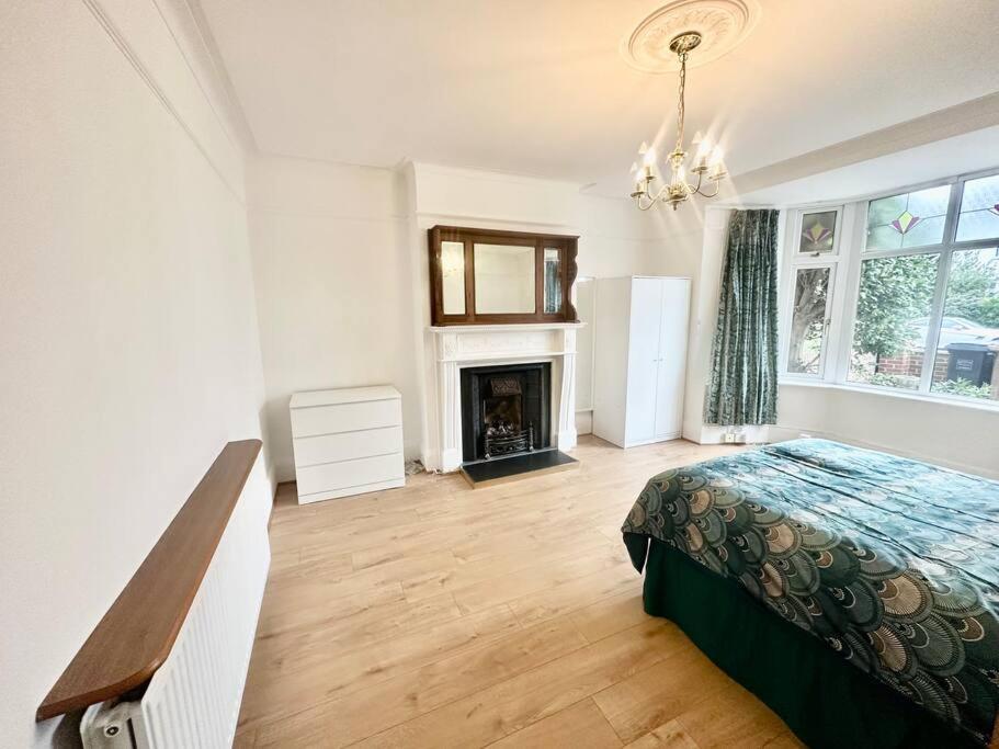 4 Bed House In Daneby Road,Se6 Villa Catford Bagian luar foto