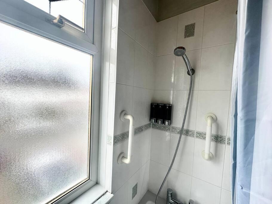 4 Bed House In Daneby Road,Se6 Villa Catford Bagian luar foto