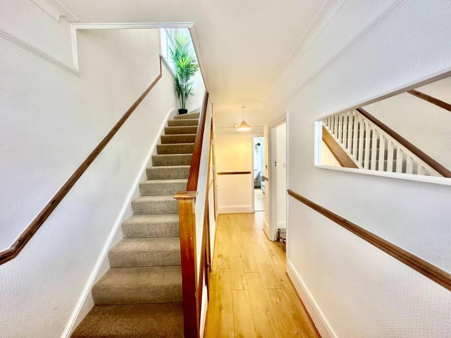 4 Bed House In Daneby Road,Se6 Villa Catford Bagian luar foto