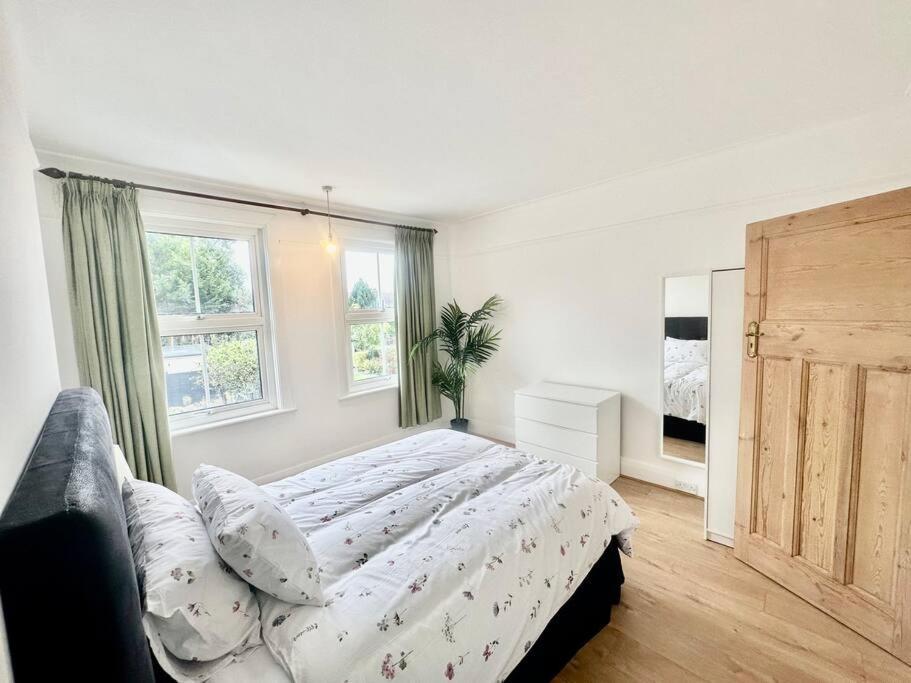 4 Bed House In Daneby Road,Se6 Villa Catford Bagian luar foto