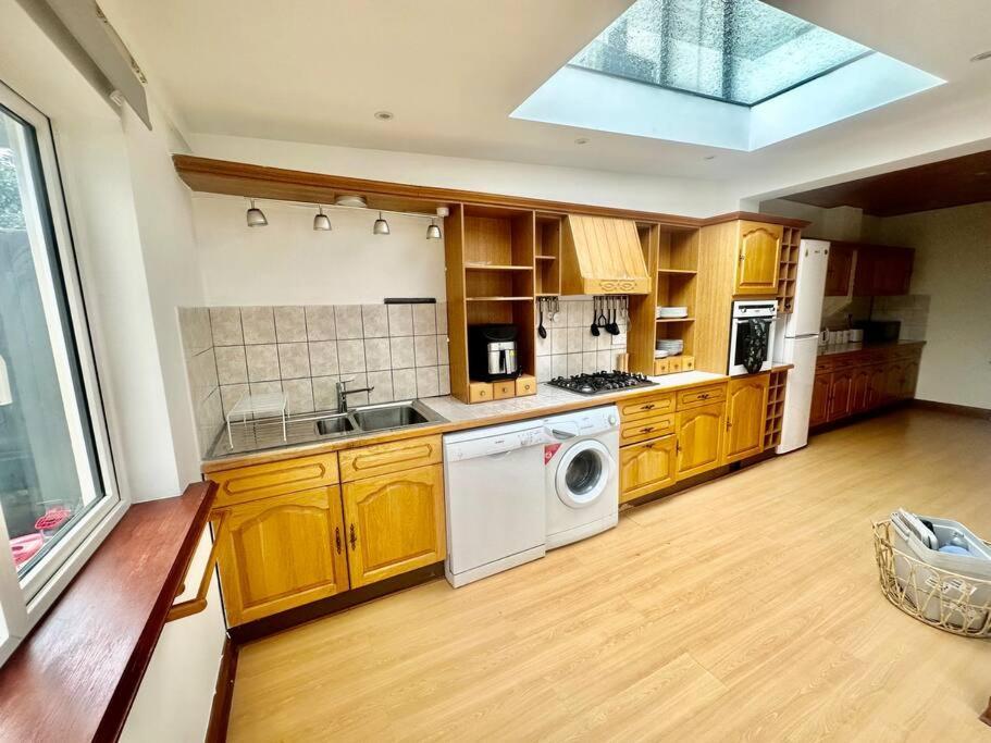 4 Bed House In Daneby Road,Se6 Villa Catford Bagian luar foto
