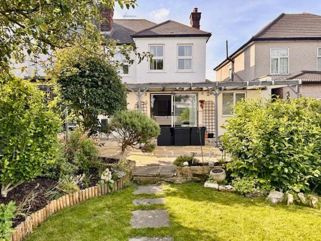 4 Bed House In Daneby Road,Se6 Villa Catford Bagian luar foto